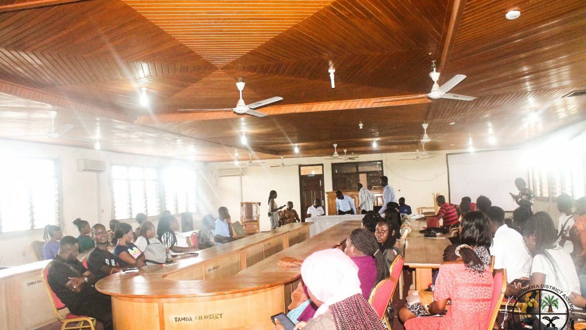 STUDENTS OF THE VALLEY VIEW UNIVERSITY PAY WORKING VISIT TO THE TWIFO/ATI-MORKWA DISTRICT ASSEMBLY