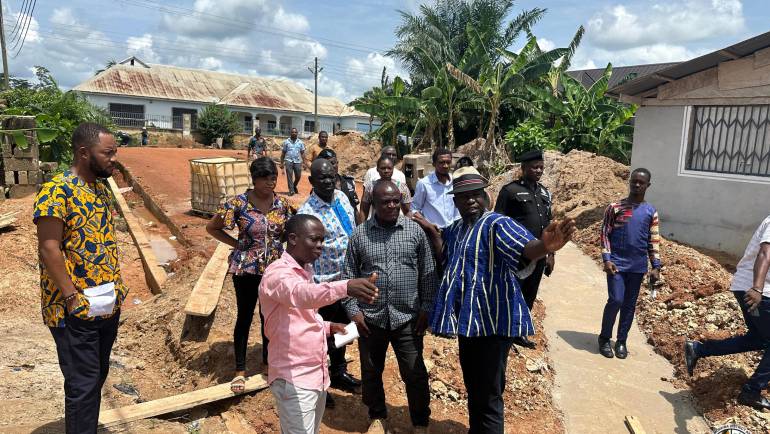 OFFICIALS OF THE TWIFO/ATI-MORKWA DISTRICT ASSEMBLY INSPECTS INNER ROADS WITH CONTRACTOR DISTRICT ASSEMBLY.